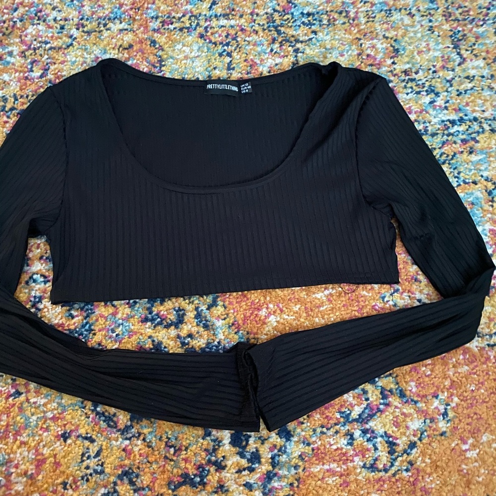 Black long sleeve crop